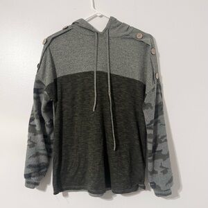 CURE Hooded Pullover Sweater Medium Colorblock Camo Sleeve Hoodie Button